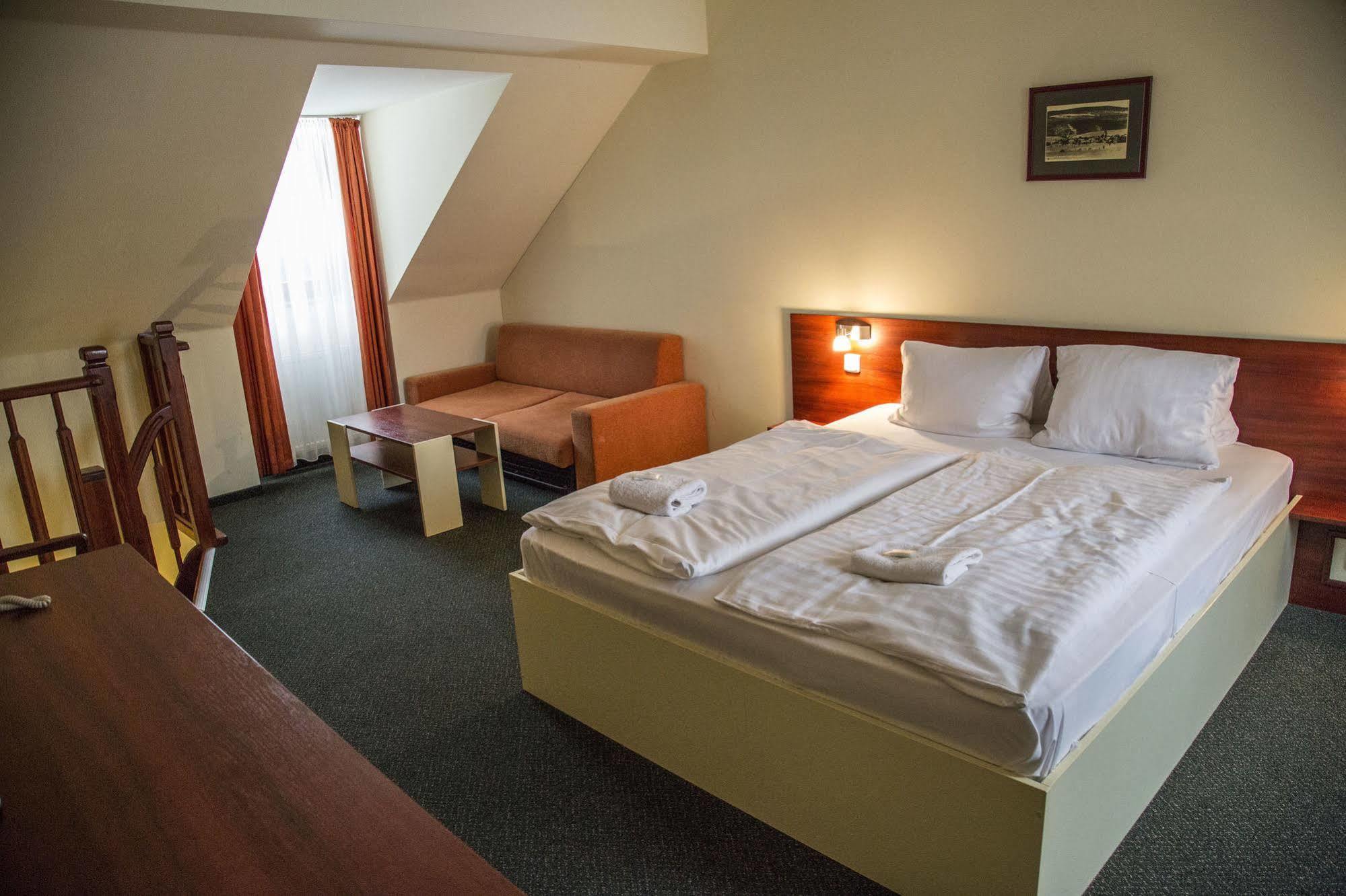 Aparthotel Ochsendorf Horni Blatna Exterior foto