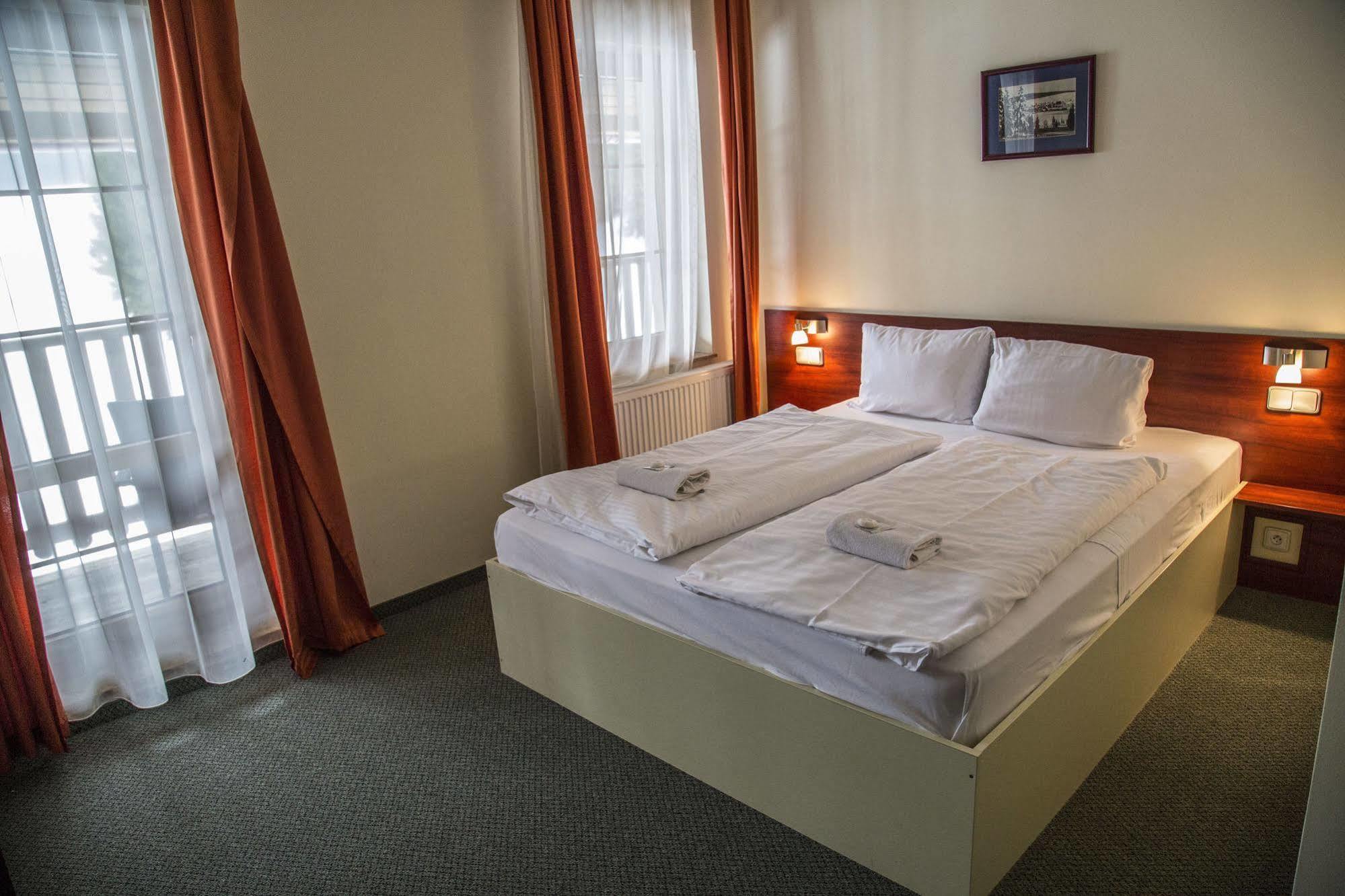 Aparthotel Ochsendorf Horni Blatna Exterior foto